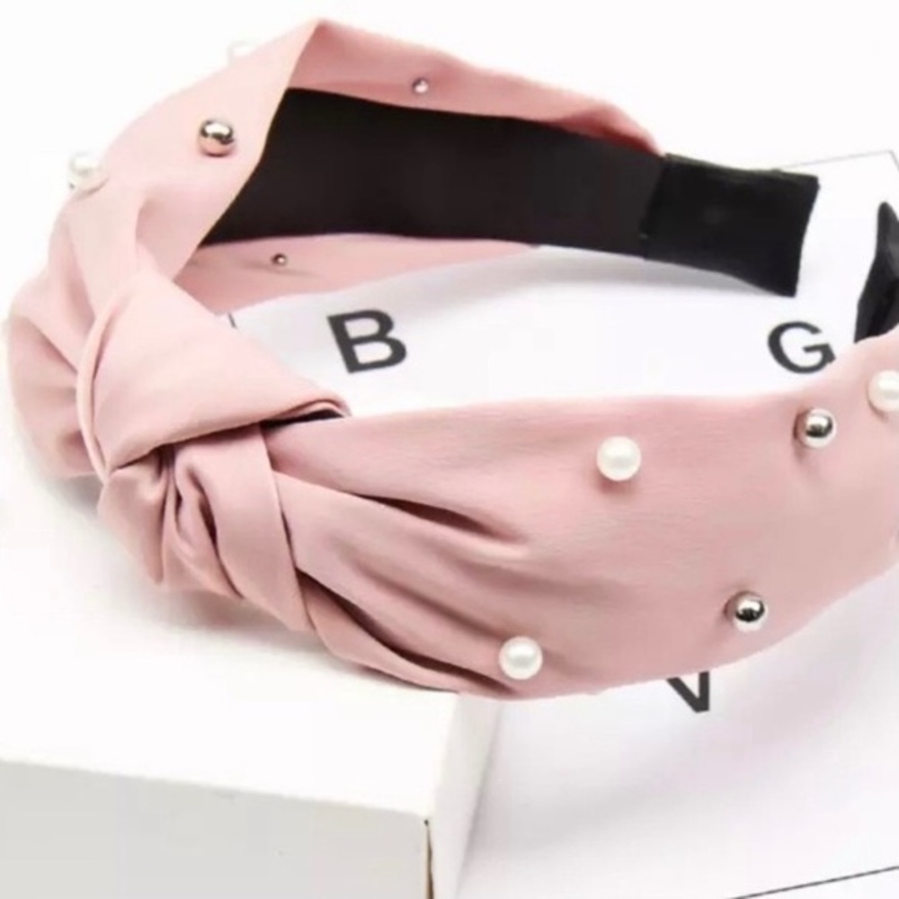 PEARL HEADBAND BLUSH PINK PEARL HEADBAND WITH SILVER BALLS‎- NEW